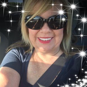 Meet your Posher, Denise